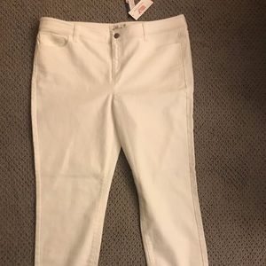 Vineyard Vines white jeans. New w/ tags.